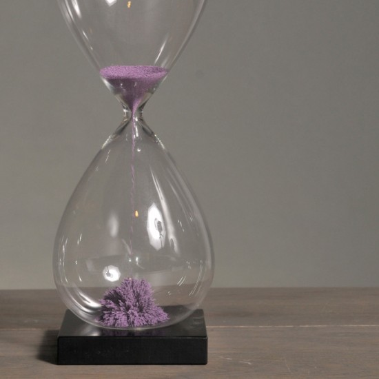 Purple magnetic sandglass